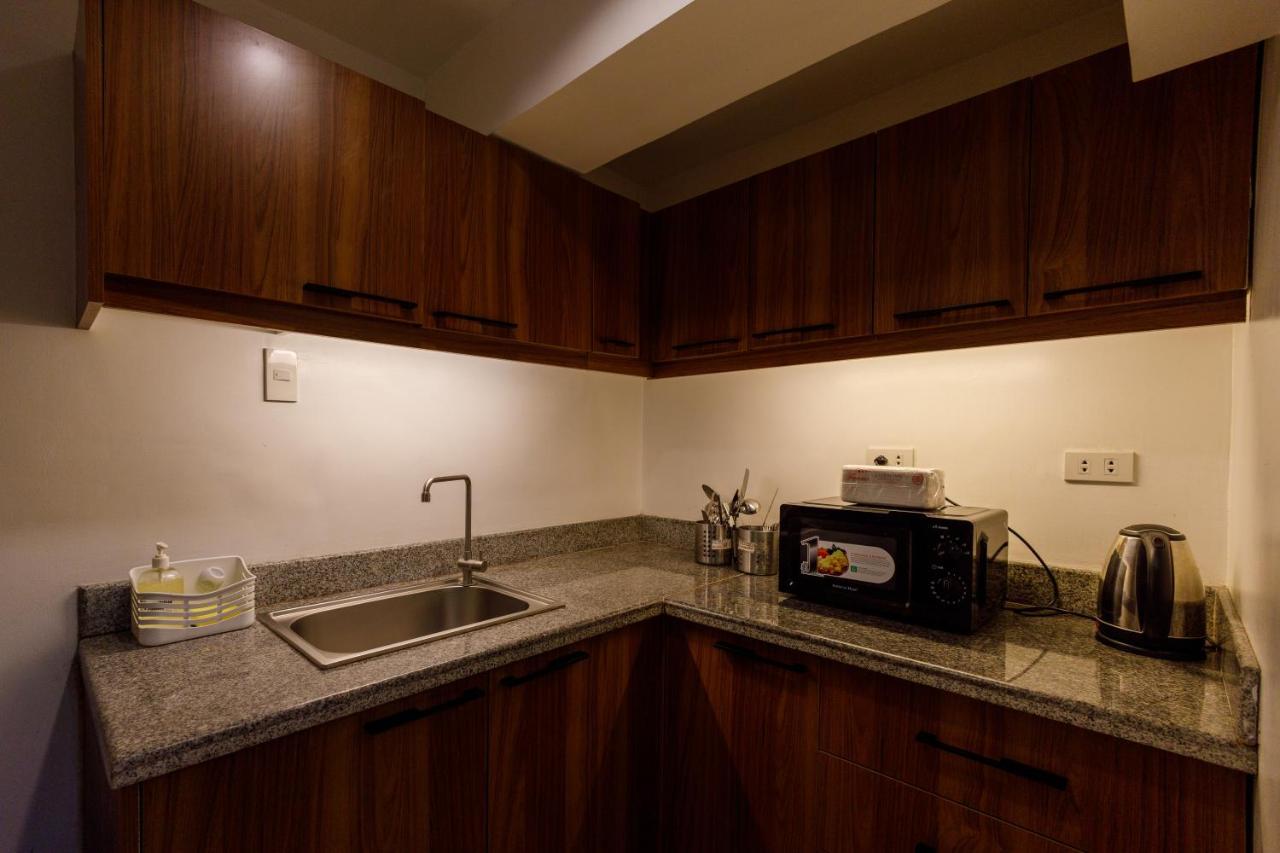 5880 Enriquez Residences Manila Luaran gambar