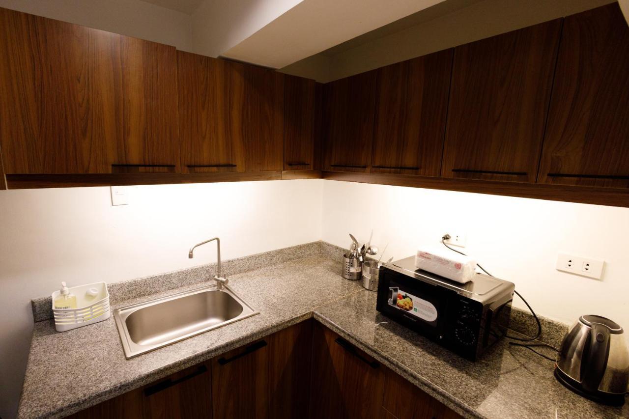 5880 Enriquez Residences Manila Luaran gambar