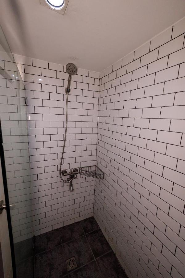 5880 Enriquez Residences Manila Luaran gambar