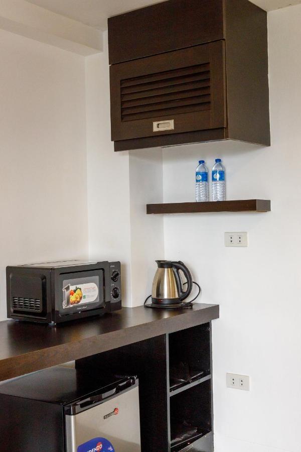 5880 Enriquez Residences Manila Luaran gambar