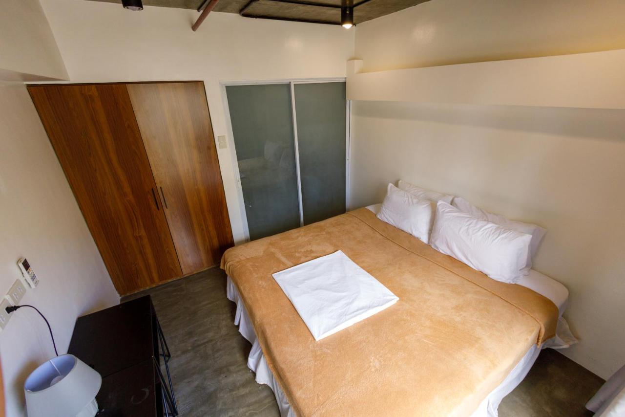 5880 Enriquez Residences Manila Luaran gambar