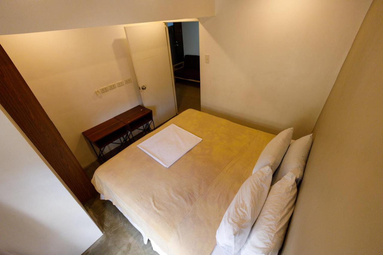 5880 Enriquez Residences Manila Luaran gambar