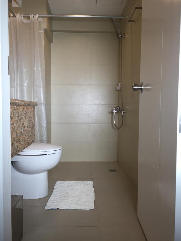 5880 Enriquez Residences Manila Bilik gambar