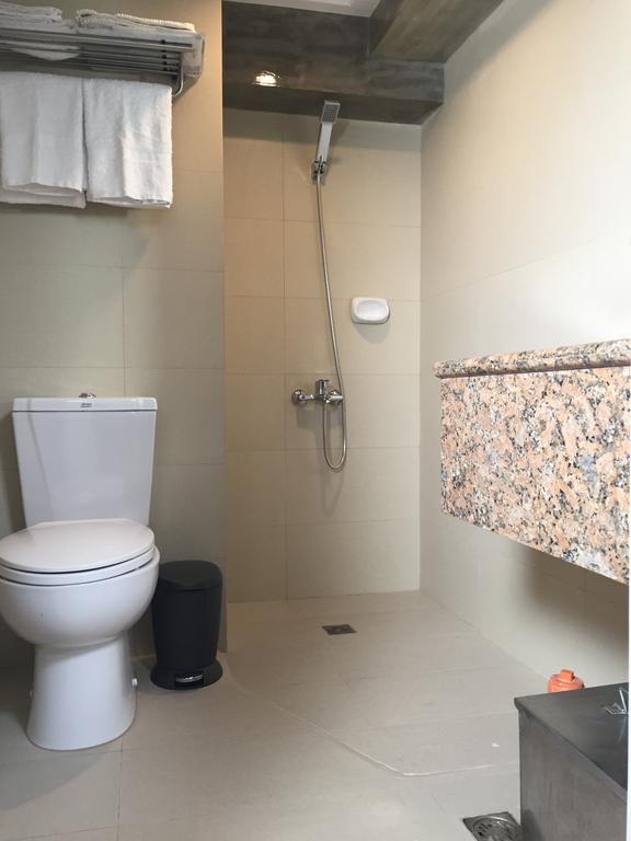 5880 Enriquez Residences Manila Luaran gambar
