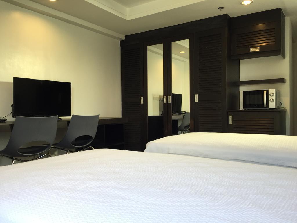 5880 Enriquez Residences Manila Luaran gambar